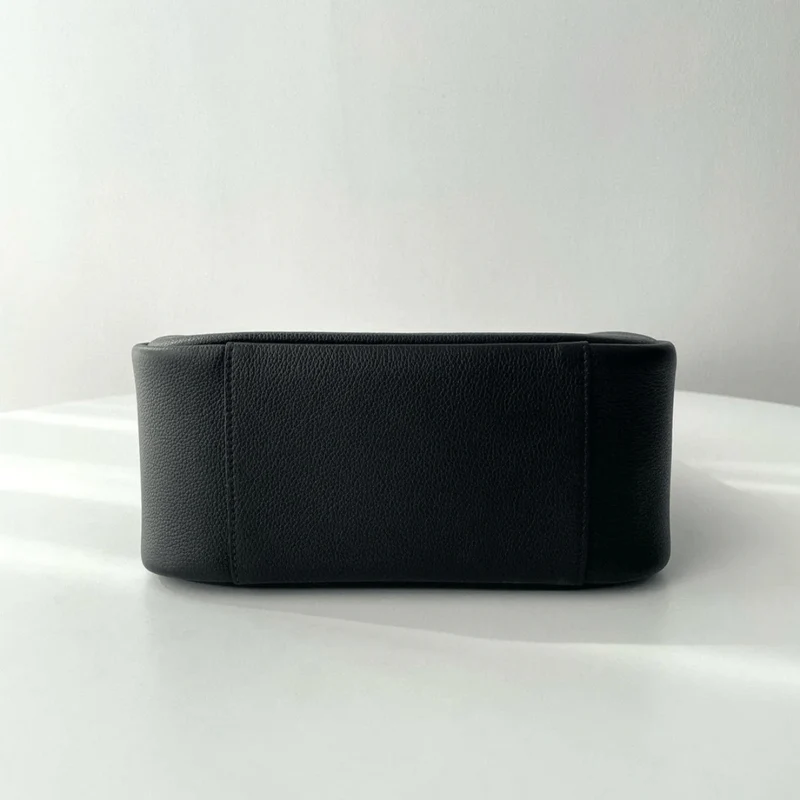 Yves Saint Laurent – Le 5 à 7 Bea Tasche aus genarbtem Leder