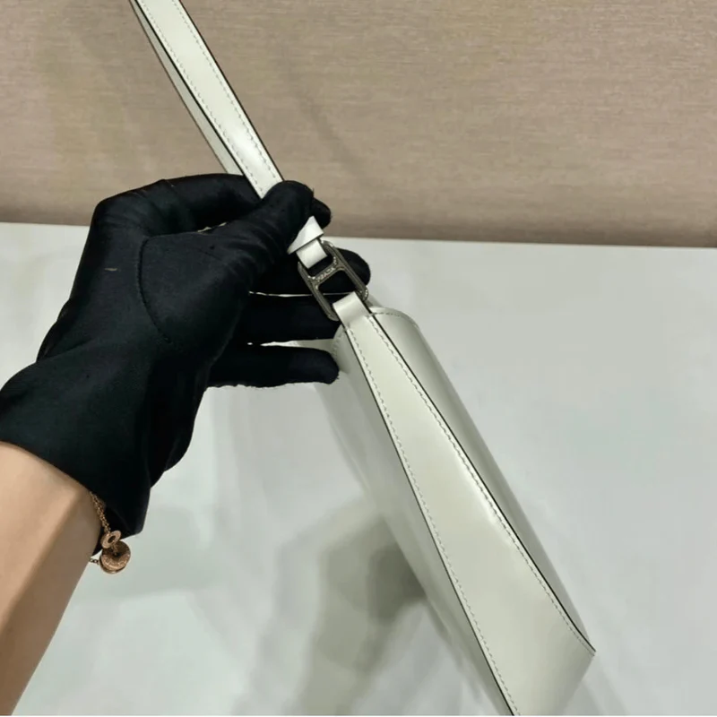 Prada – Cleo Schultertasche aus gebürstetem Leder