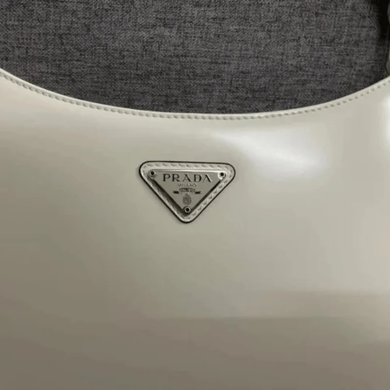 Prada – Cleo Schultertasche aus gebürstetem Leder