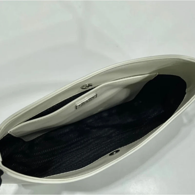 Prada – Cleo Schultertasche aus gebürstetem Leder